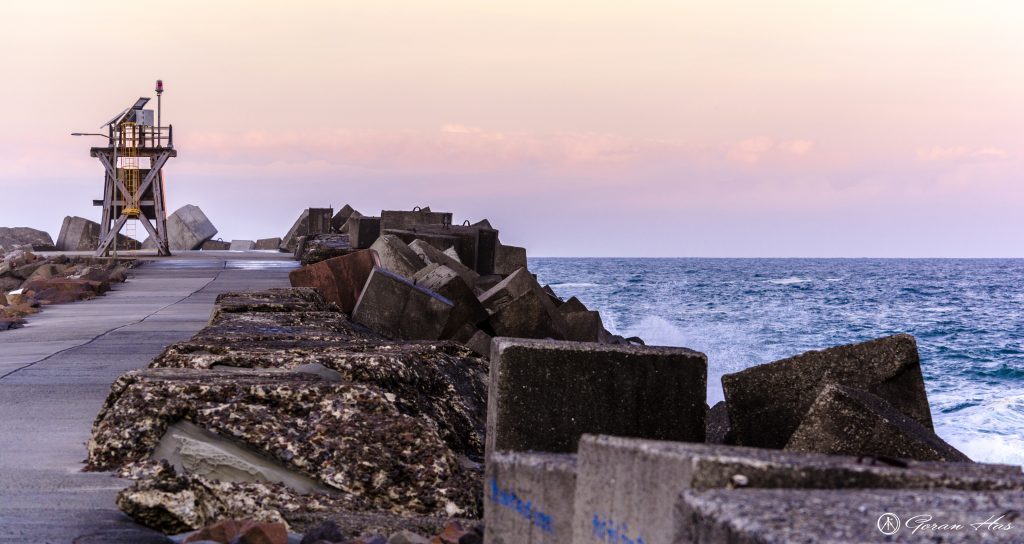 Newcastle breakwater walking path at sunset. The wall is 0.9m out from Nobby's head and topped with concrete cubes.