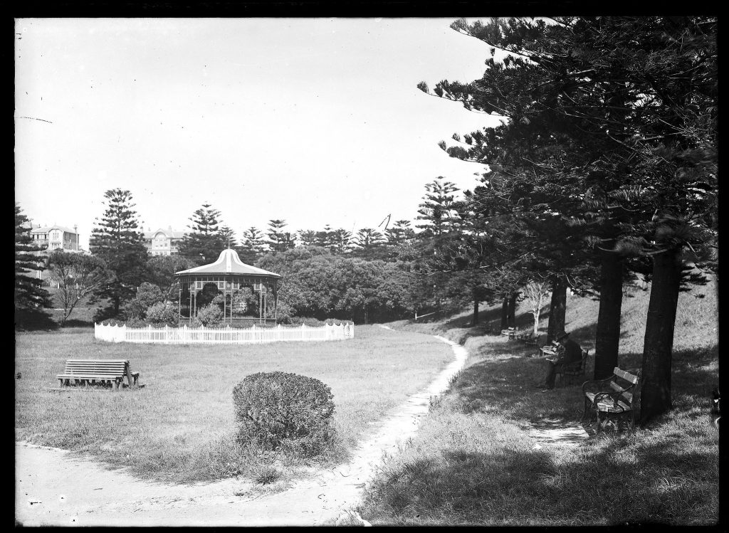 King Edward Park upper reserve and Rotunda is an outdoor circular domed roof structure which was used for public entertainment. These buildings were built before broadcasting on the wireless.